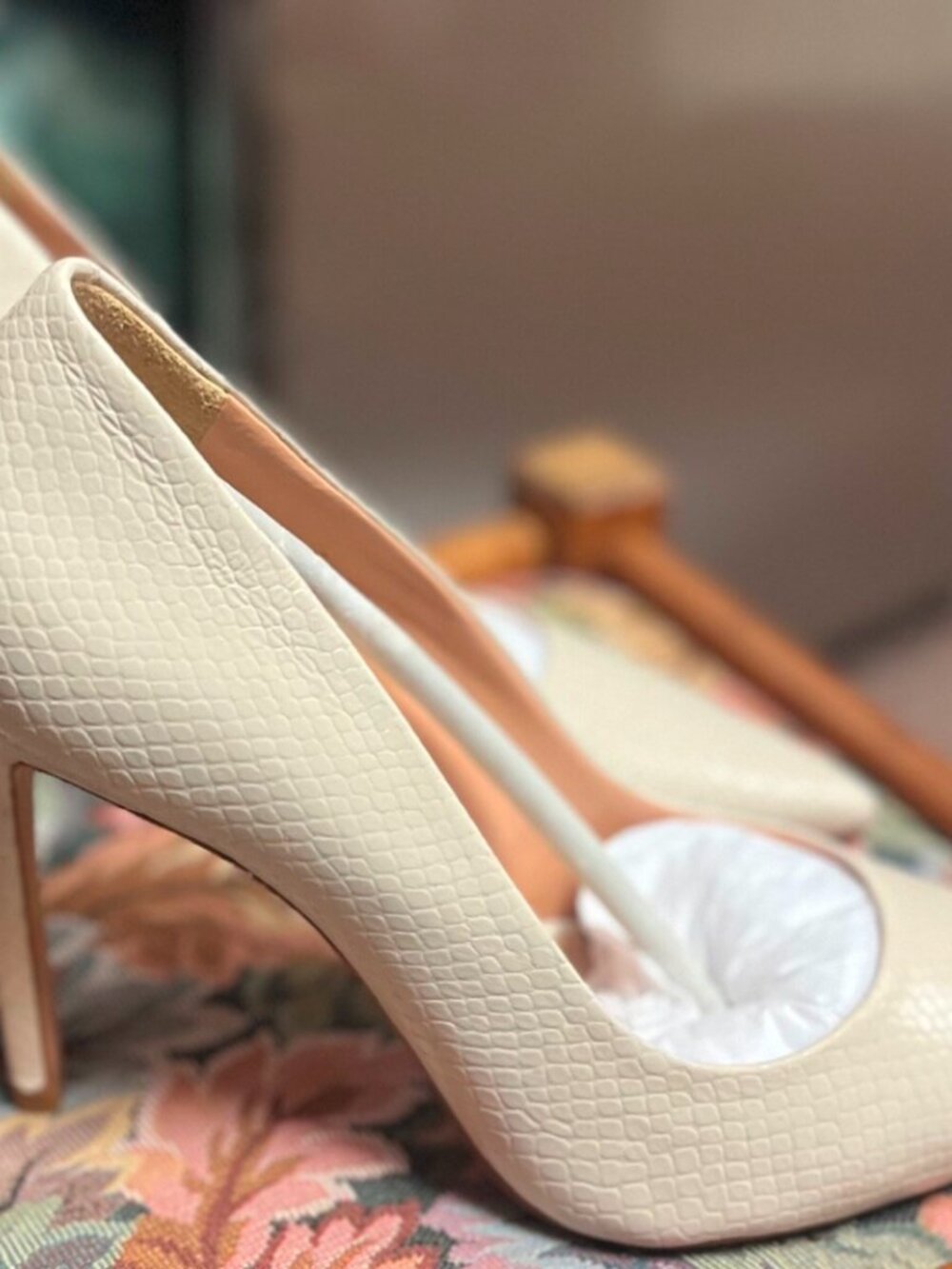 Schutz Sugar White Snake Embossed Lou Women's Pump - Picture 7 of 8